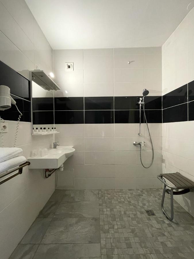 Hotel Restaurant Kyriad Direct Dijon Nord - Zenith - Toison D'Or المظهر الخارجي الصورة
