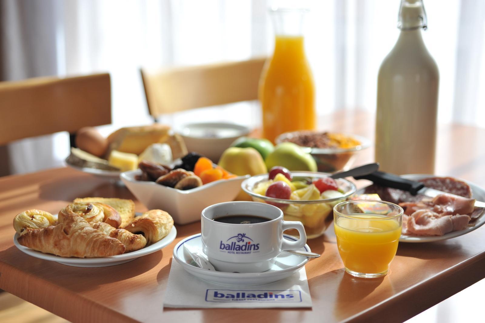 Hotel Restaurant Kyriad Direct Dijon Nord - Zenith - Toison D'Or المظهر الخارجي الصورة